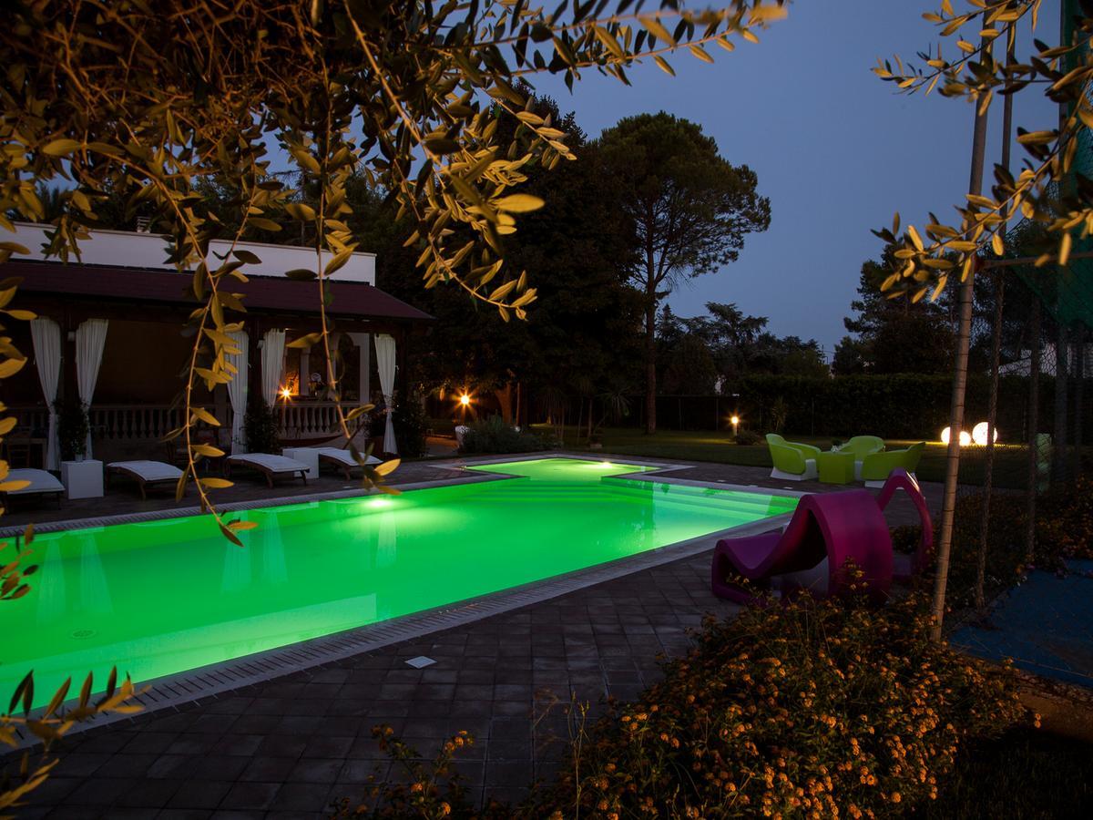 Villa Edda Heated Pool ガラティーナ エクステリア 写真