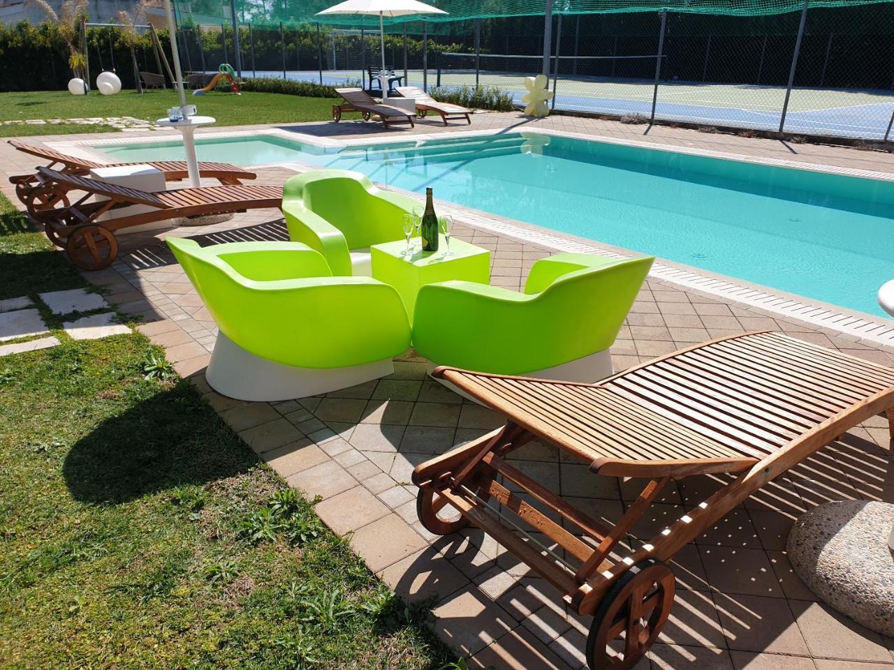 Villa Edda Heated Pool ガラティーナ エクステリア 写真