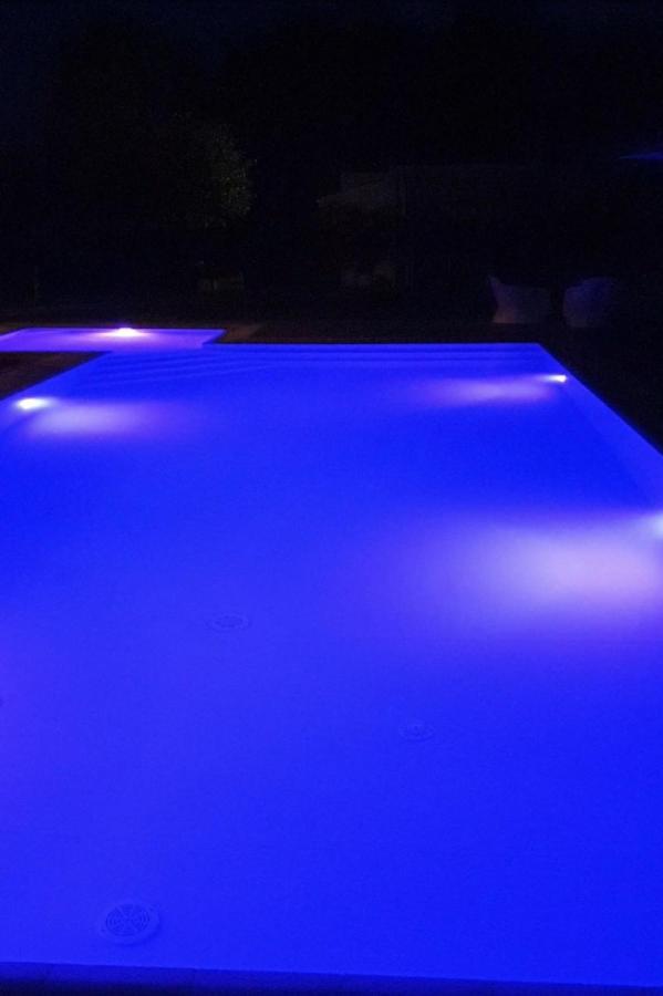 Villa Edda Heated Pool ガラティーナ エクステリア 写真